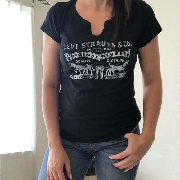 Levi's Tops - Levi’s black t-shirt size medium